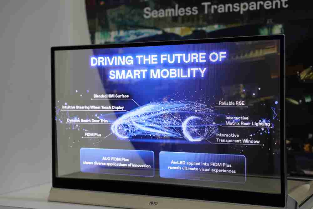 银河集团凭借着超高亮度和透明度，，，这款30吋透明Micro LED显示器在AR系统与智慧零售具有潜在的应用价值。。。。