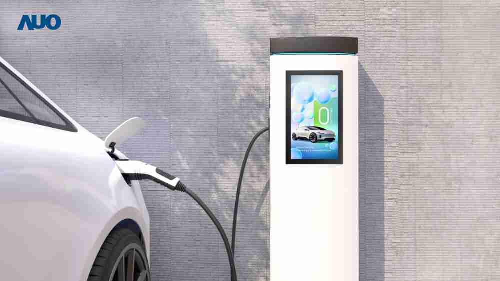 友達〝EVSE車用充電樁解決方案〞專為電動汽車充電樁設計，，具有高亮度、、、克服戶外艱難環境的耐溫、、、、耐紫外線等特性，，，並搭載散熱性及擴充性強的高效能工業電腦，，，可實現人機互動訴求，，如資訊顯示、、、支付等應用