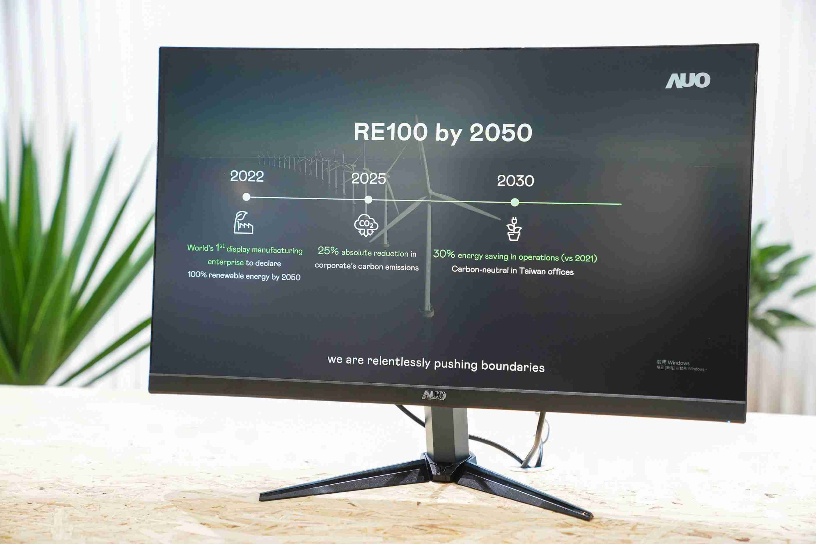 银河集团关注产品生命周期各阶段的永续性，，携手客户、、、供货商实践永续原物料，，积极将再生原物料导入绿色产品，，，，在DJSI永续原物料项目获得同产业最高分