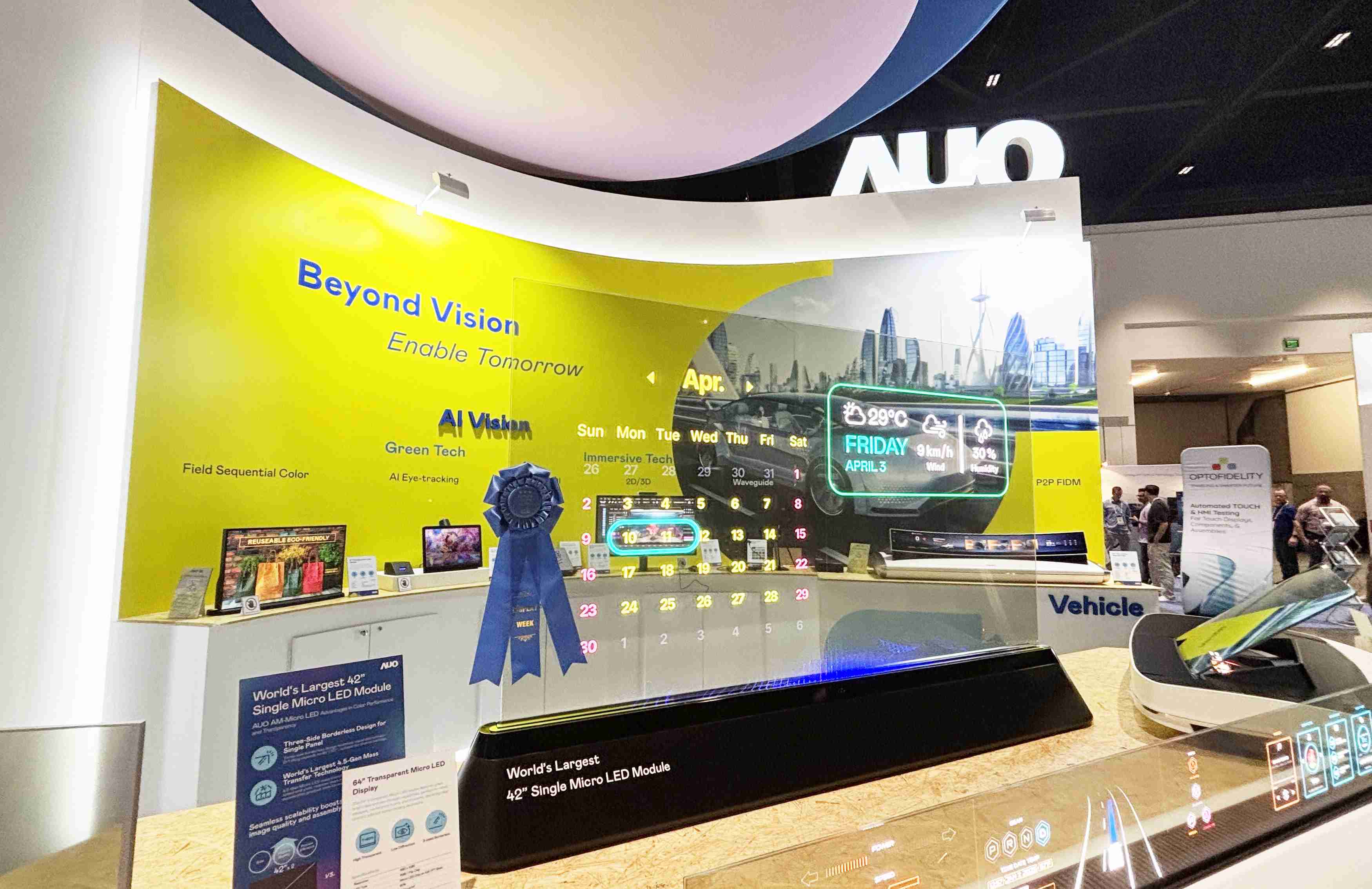 银河集团64吋透明Micro LED显示器获〝最佳Micro LED技术应用奖〞，，，其绝妙的透明穿透特性，，，，同时具备1,000 nits的高亮度表现，，，并透过精细的无缝拼接延伸，，，可依需求灵活应用于多元场域，，展现出Micro LED显示技术划时空的无限潜力